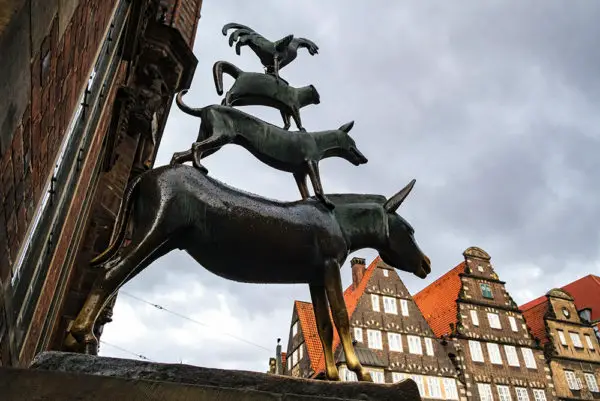 statue of musicians of bremen